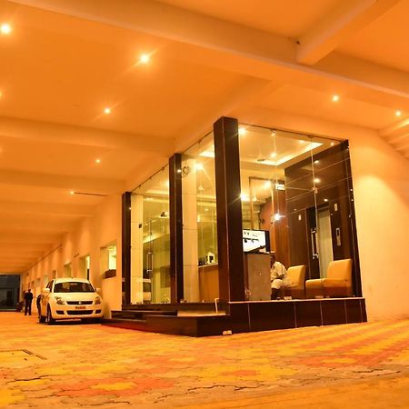 Hotel Four Seasons Велангани Екстериор снимка