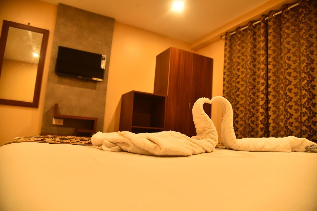 Hotel Four Seasons Велангани Екстериор снимка