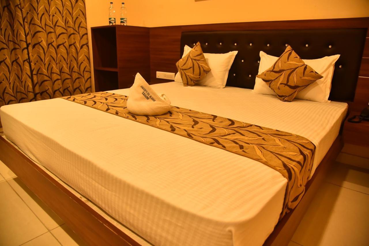 Hotel Four Seasons Велангани Екстериор снимка